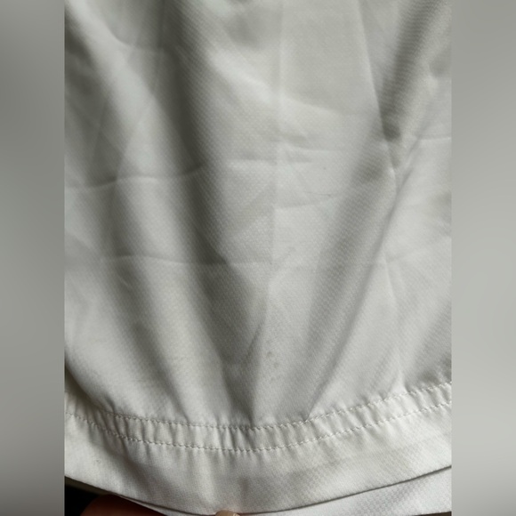 Under Armour White Button down men’s Heatgear Shirt with Wind flow design Size L - Picture 7 of 7